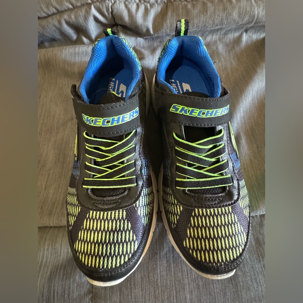 👟 Sketcher kids light up shoes 👟